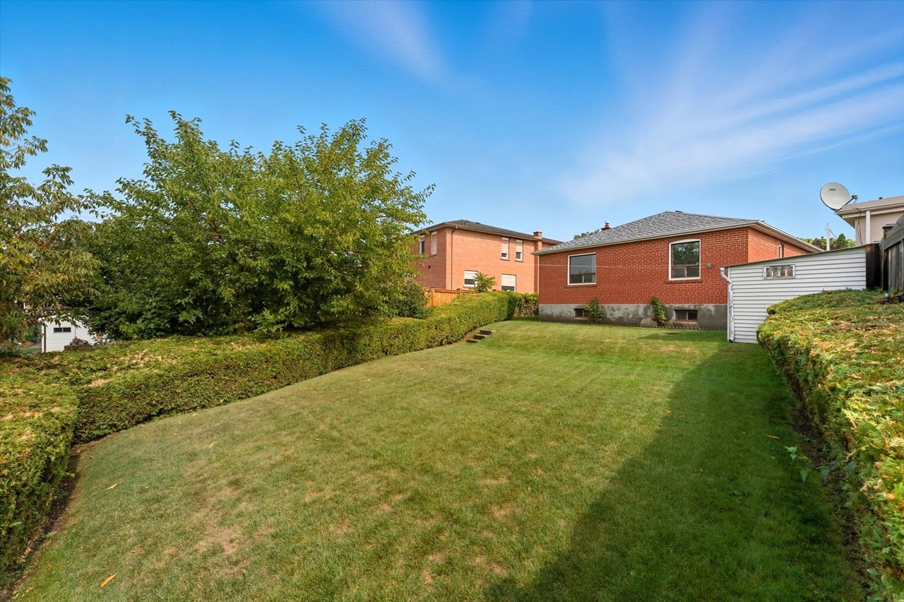 6 Berryton Ave