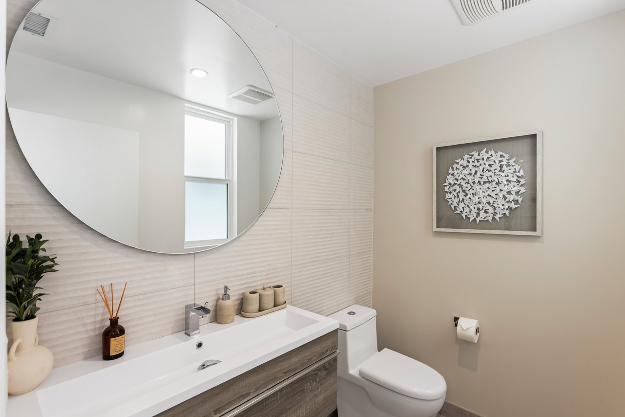 3B/3.5B Designer Home located in Prime Location