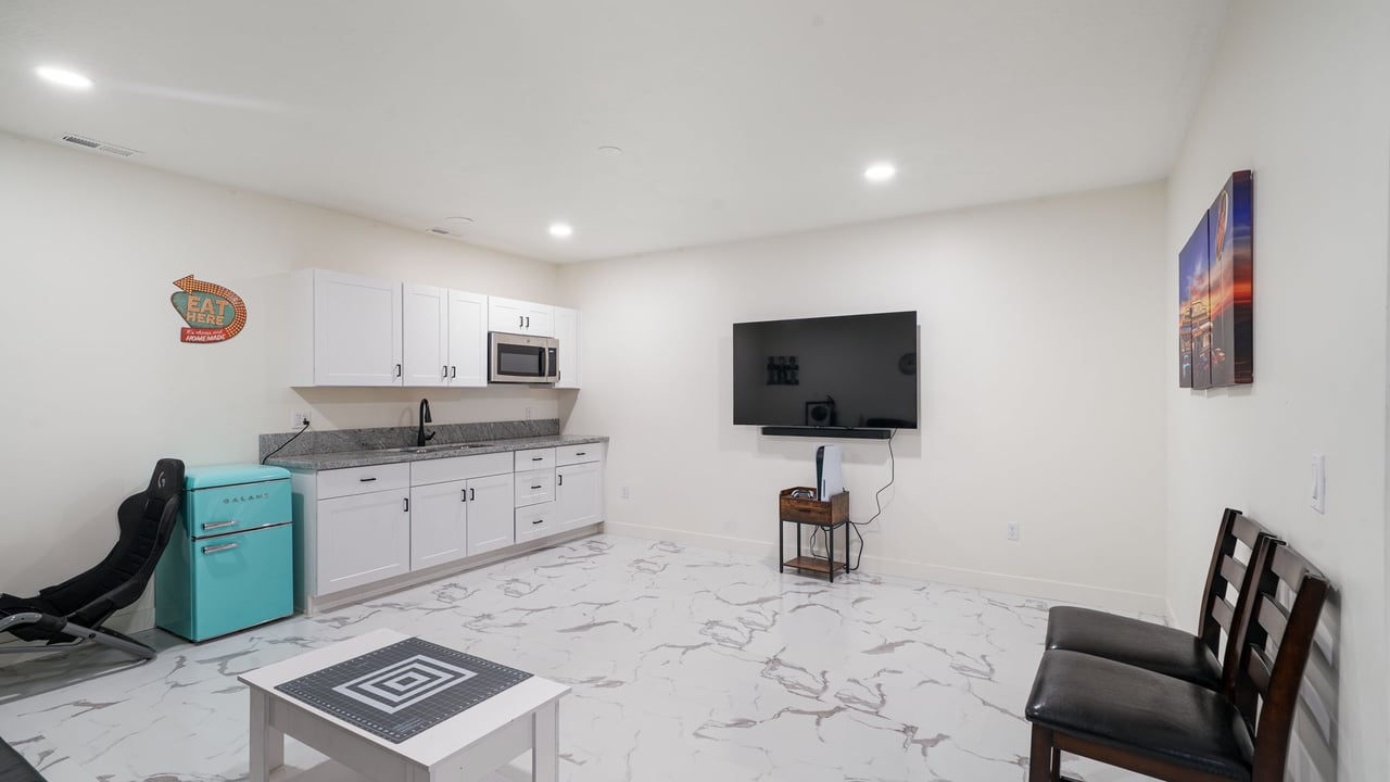 4696 W Camellia N