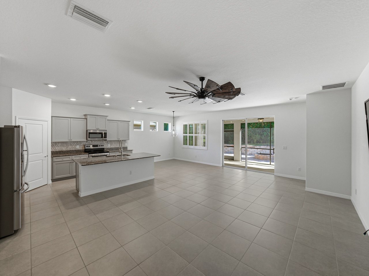 12717 EASTPOINTE DR