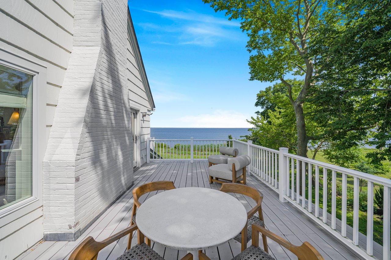 AN ELEGANT WATERFRONT ESCAPE