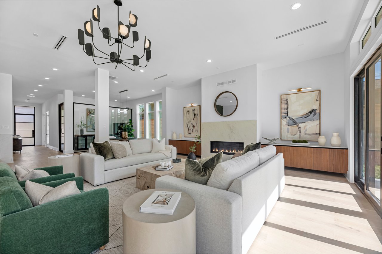 963 West 41st Street