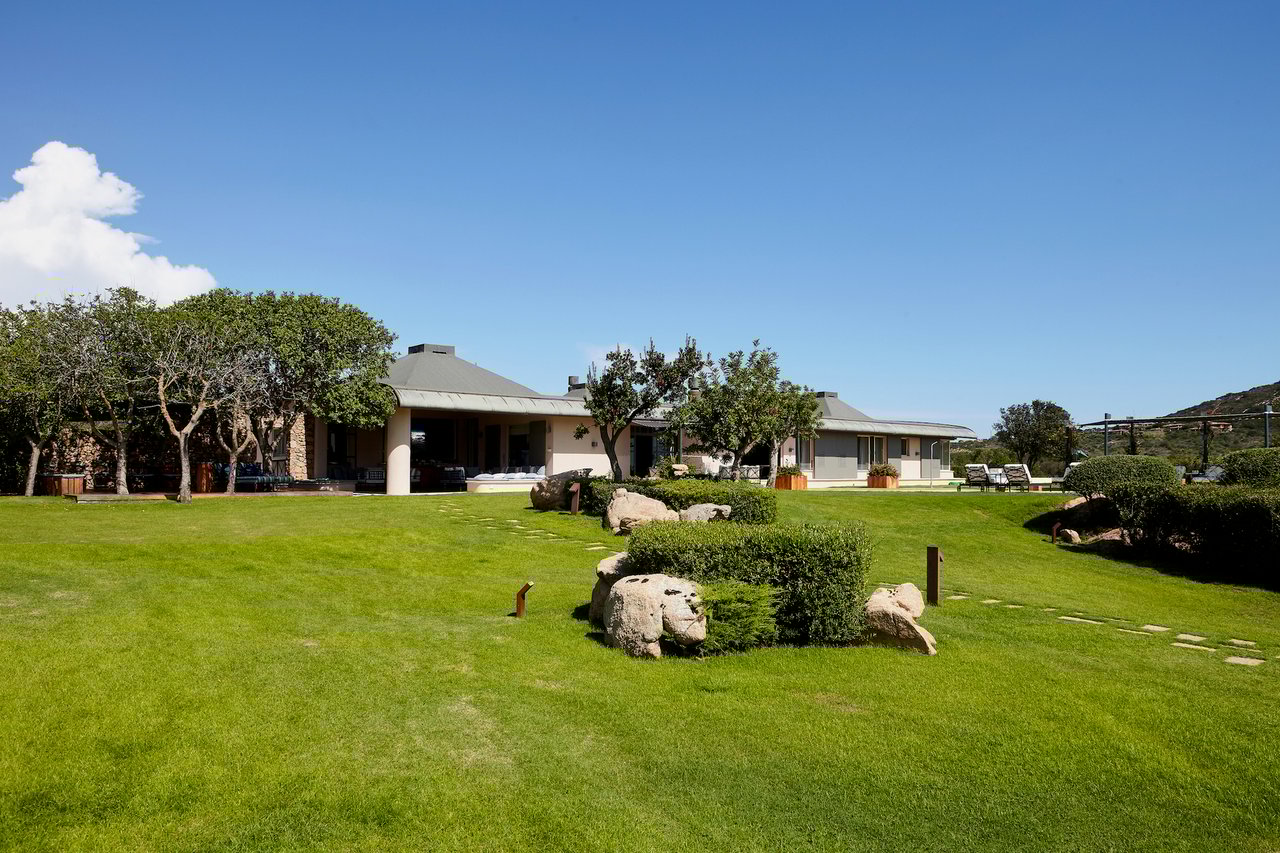 Breathtaking Beachfront Vacation Villa