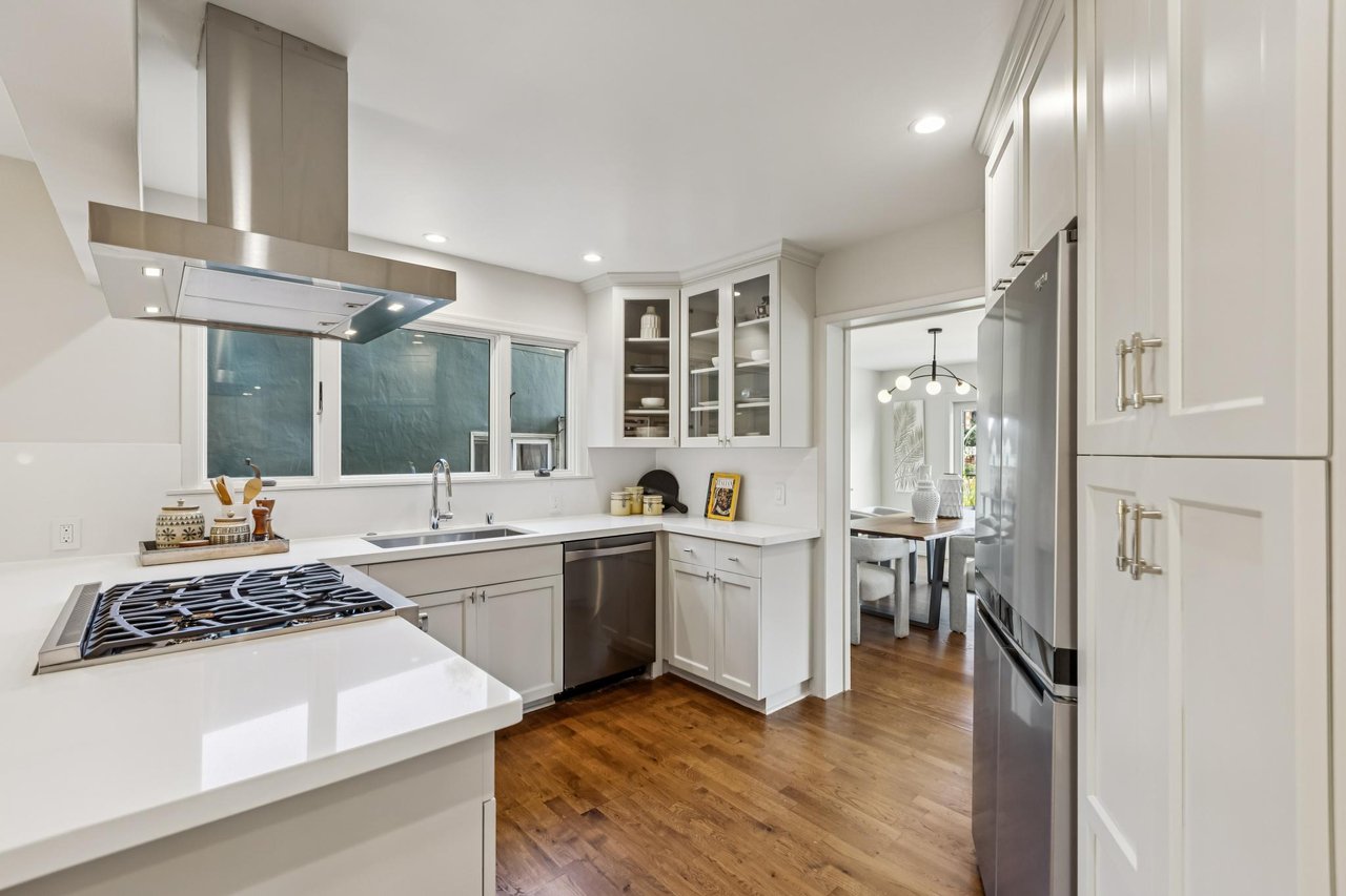 34 Dorantes Avenue