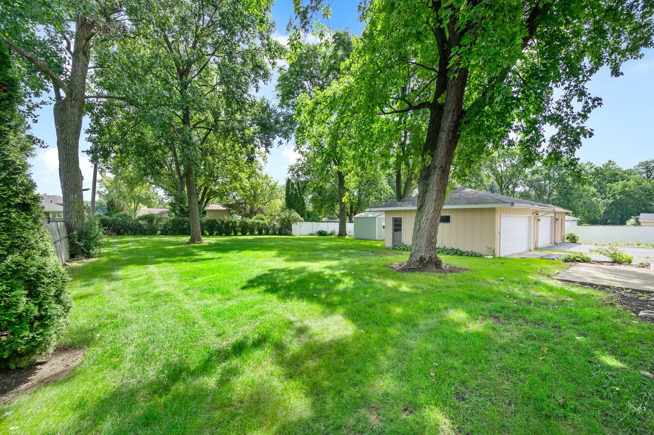 6705 Clarendon Hills Rd, Darien