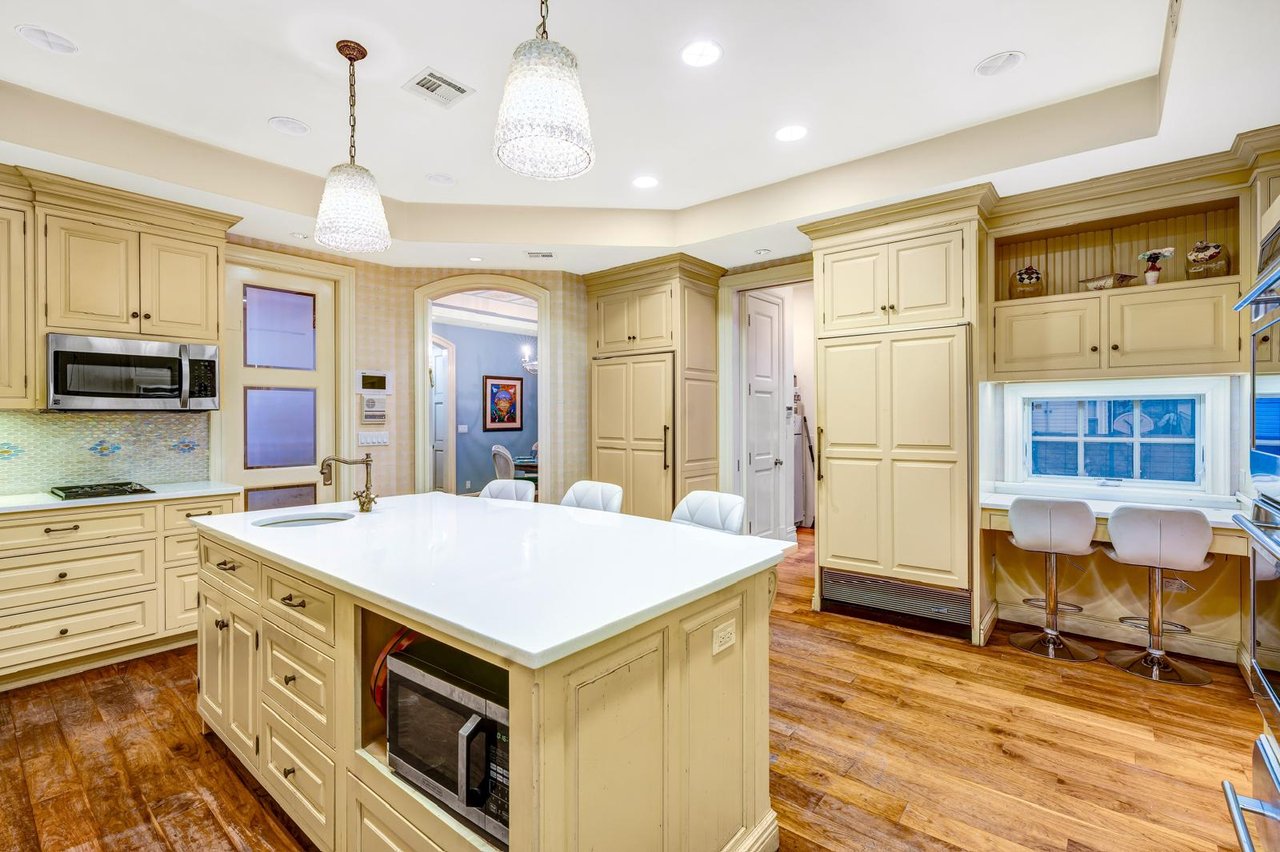 850 E 23rd Street private house