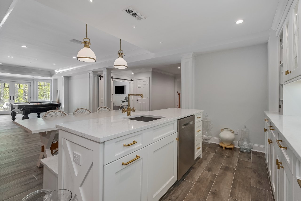 82 Woodman Ln