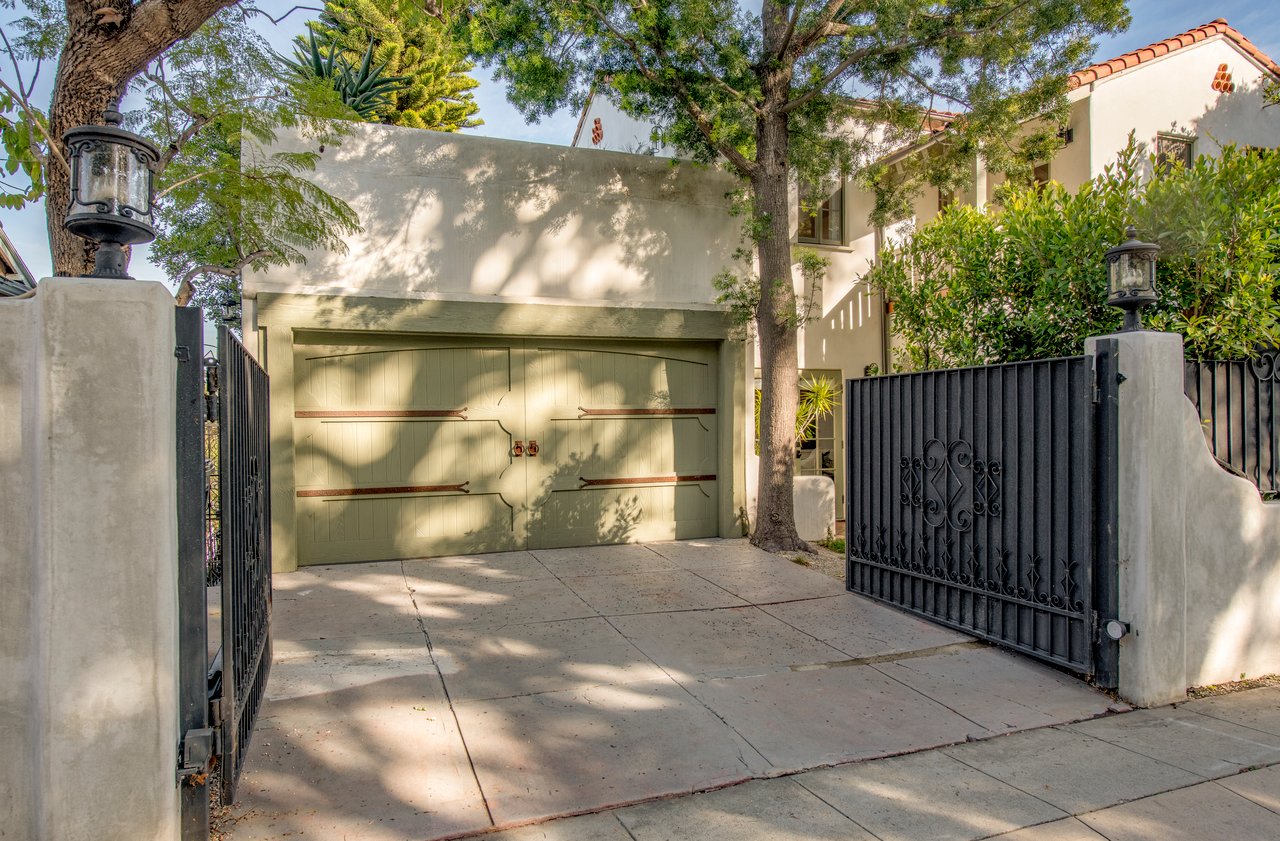 1982 N Normandie Ave