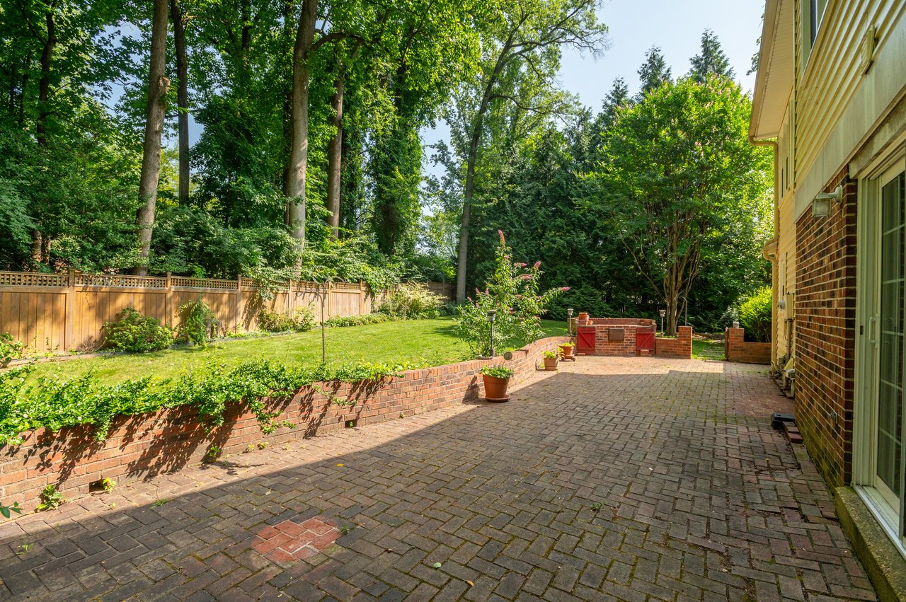 9606 Whitecedar Ct