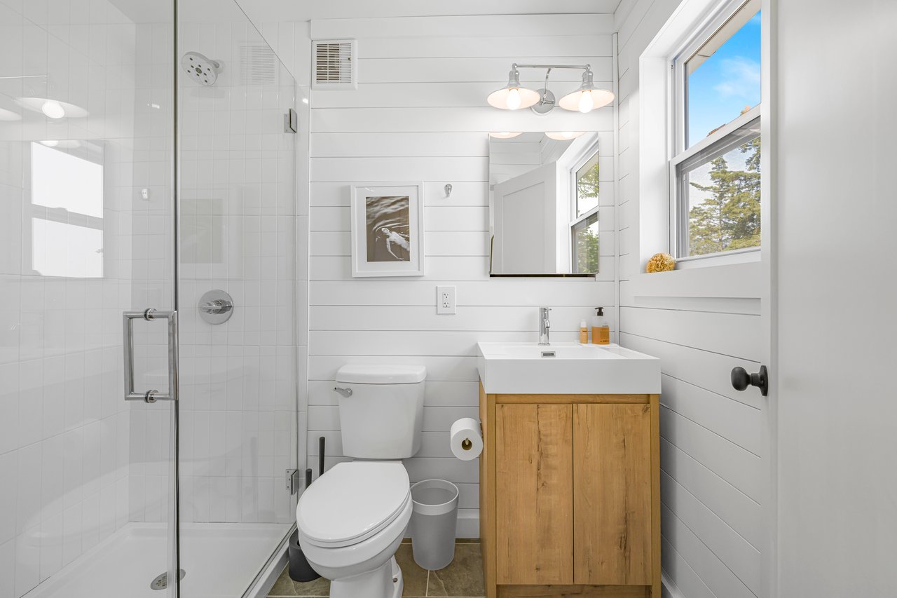 AN ELEGANT WATERFRONT ESCAPE