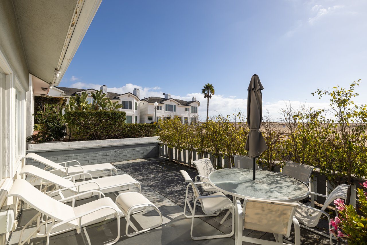1309 E Balboa Boulevard