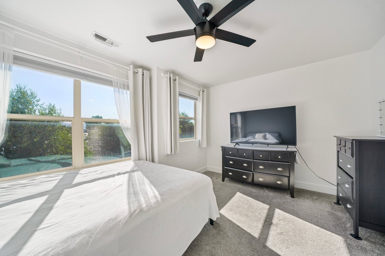 4475 S Lochnivar