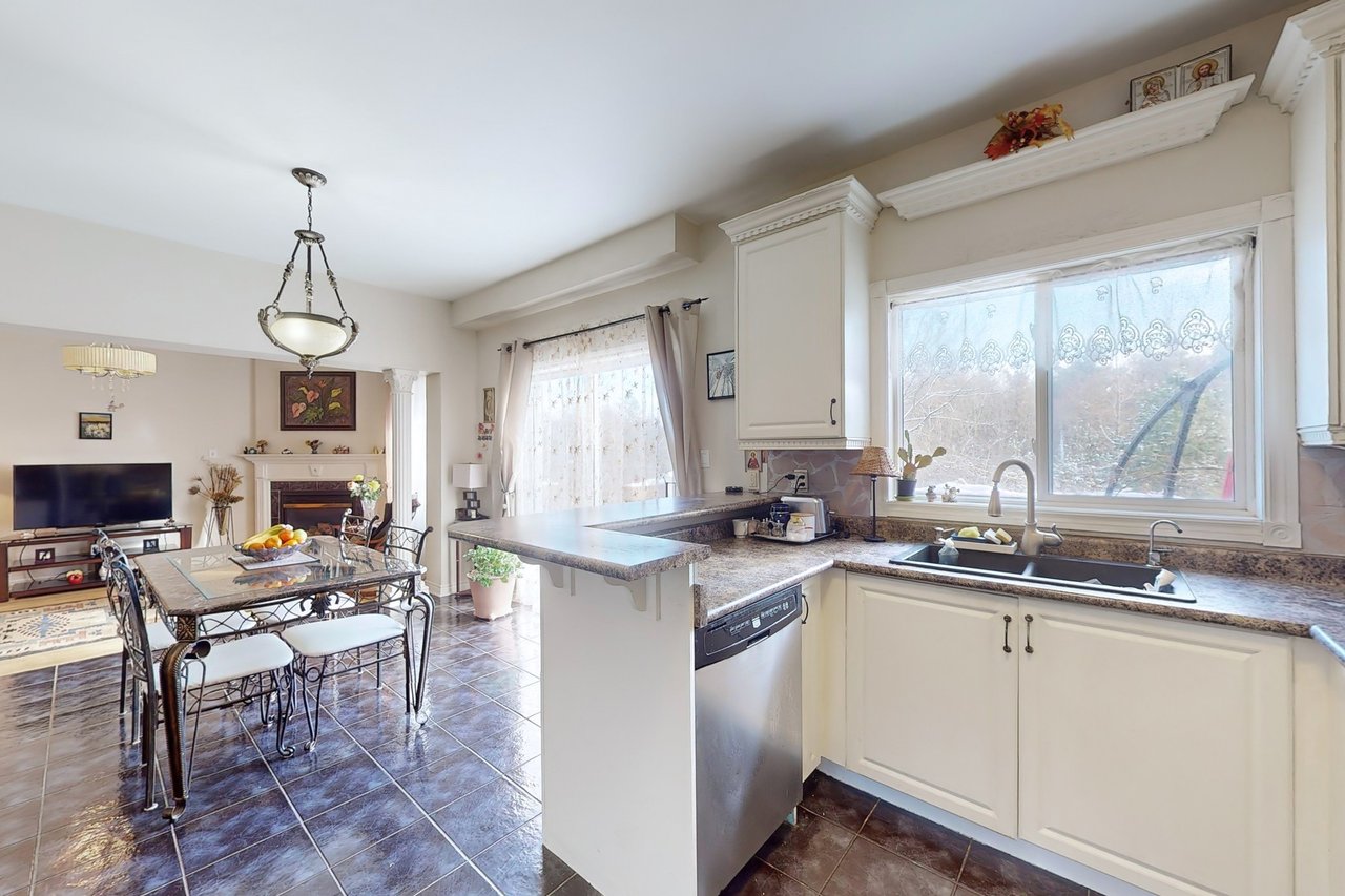 189 Humberland Dr