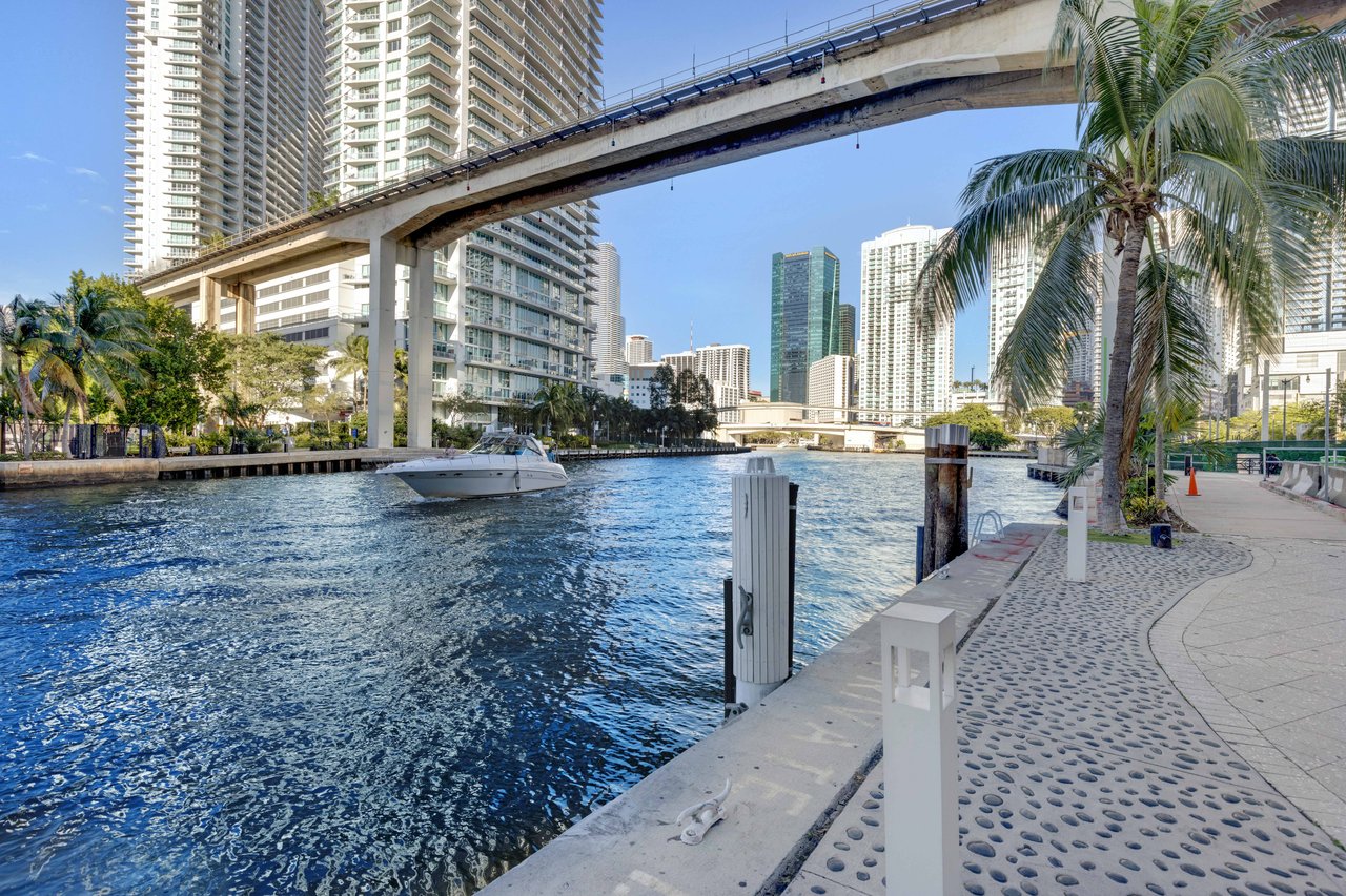 690 SW 1st #2308 Miami FL-33130