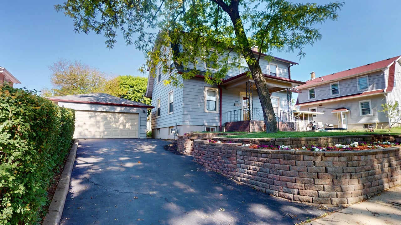 668 Hill Avenue Elgin, IL 60120