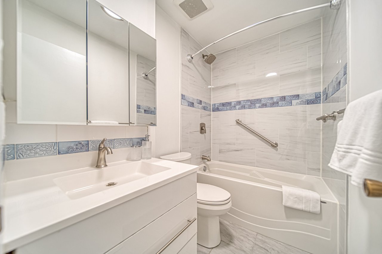 155 Woodbine Ave #5, Toronto