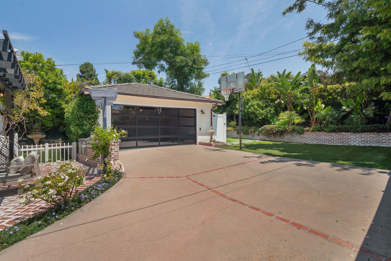 2116 Palos Verdes Drive W