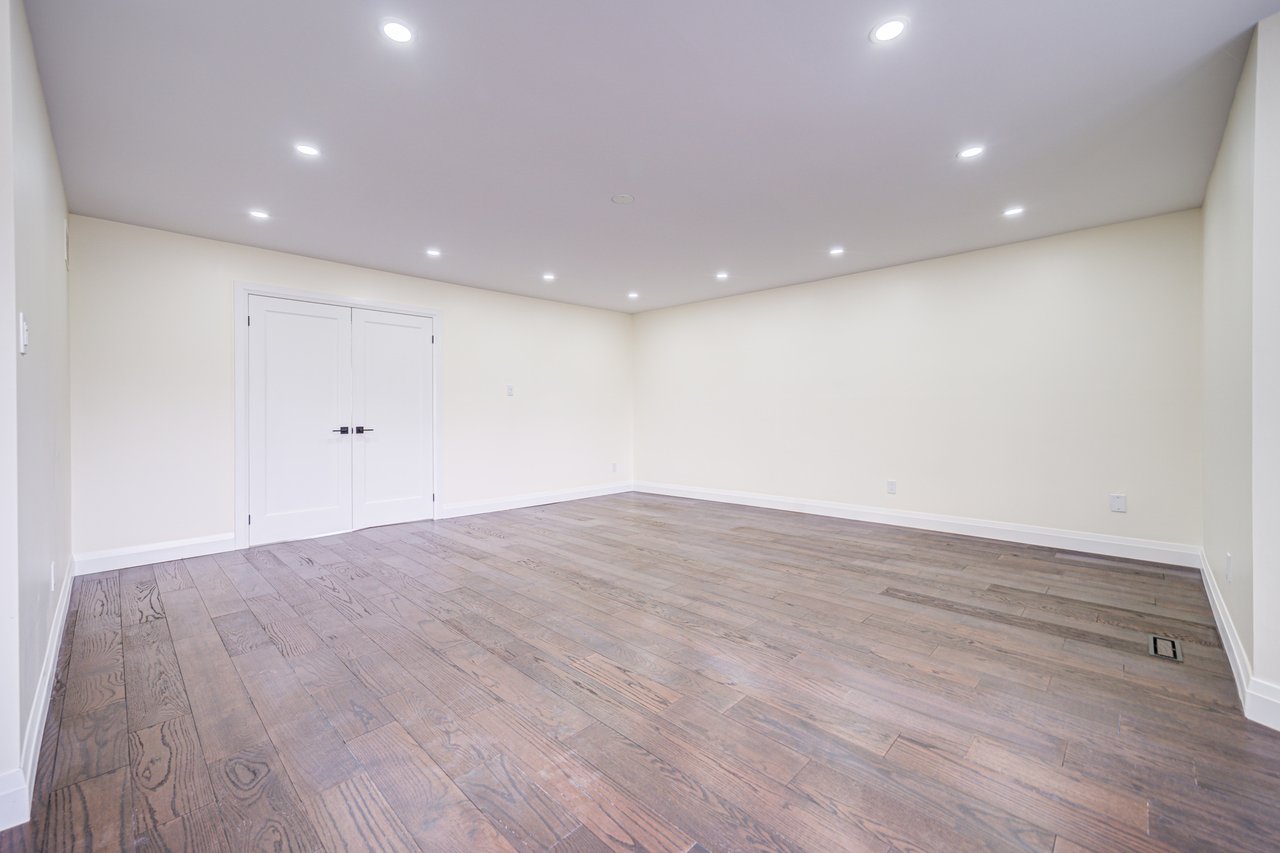 1126 Berkshire Crt