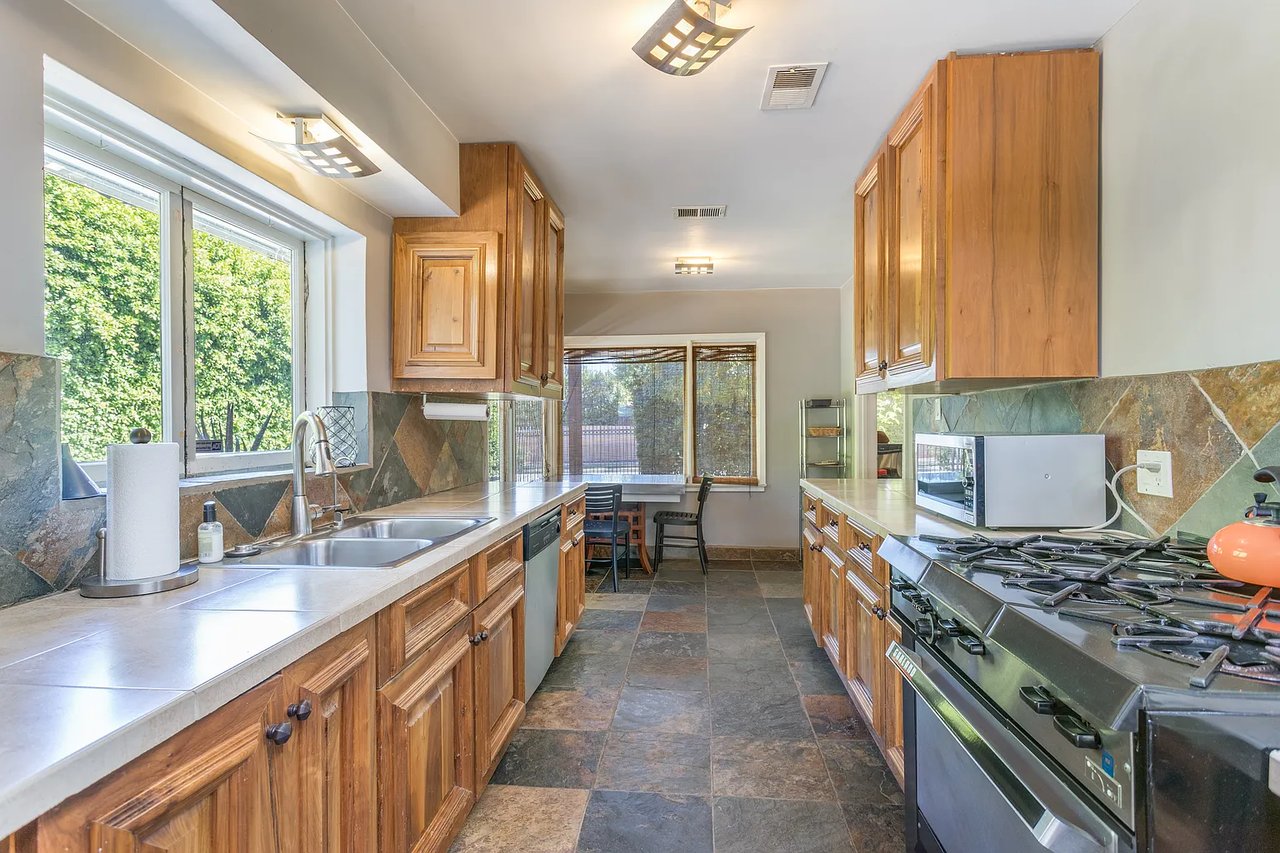 4357 Noble Ave