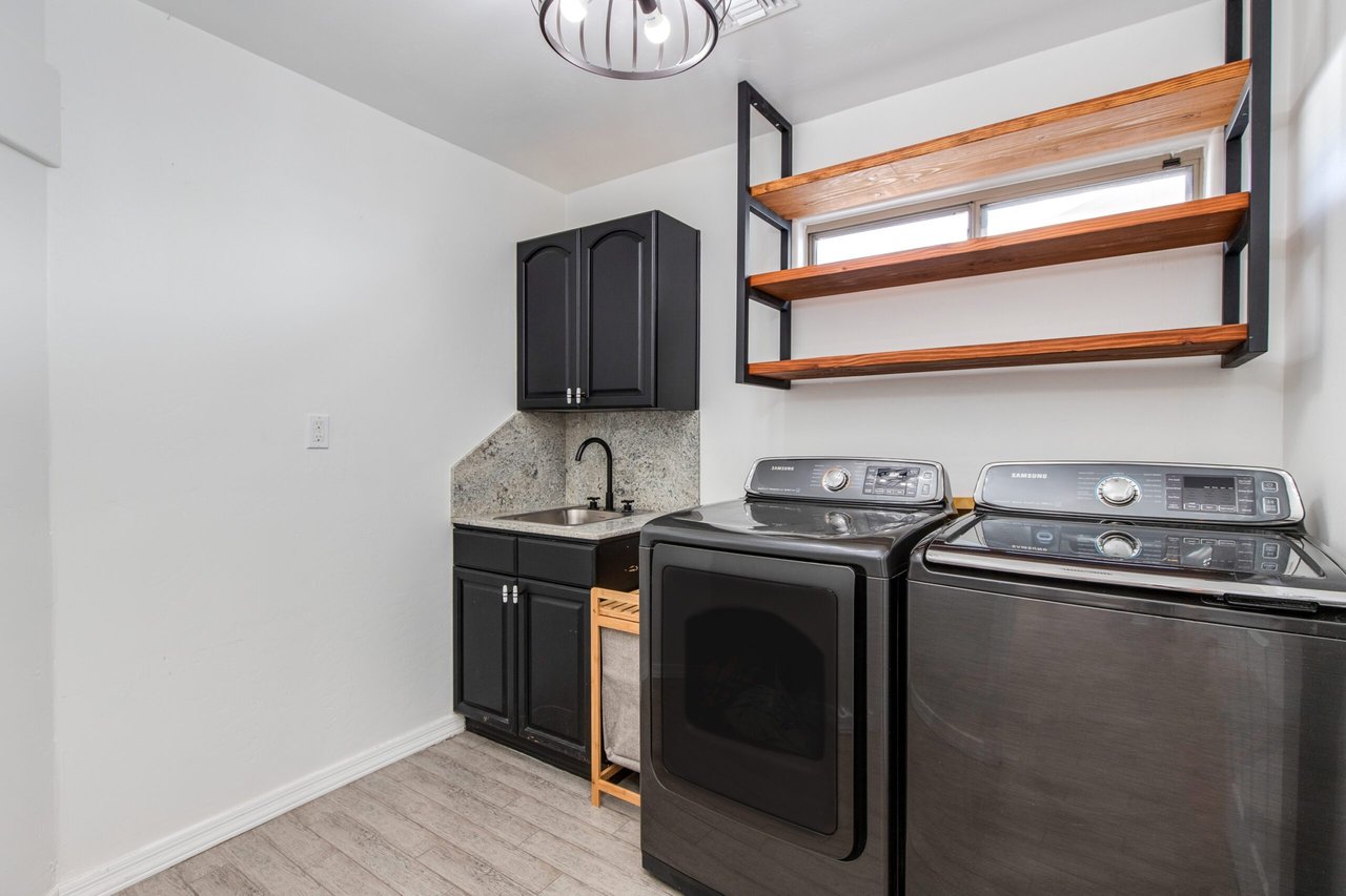 8043 E Clarendon Ave