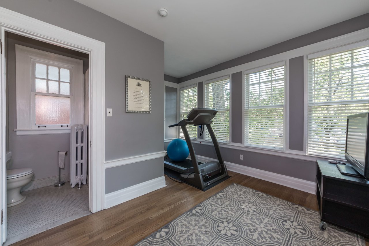 A CWE Historic Home on Cobblestone Pershing Place