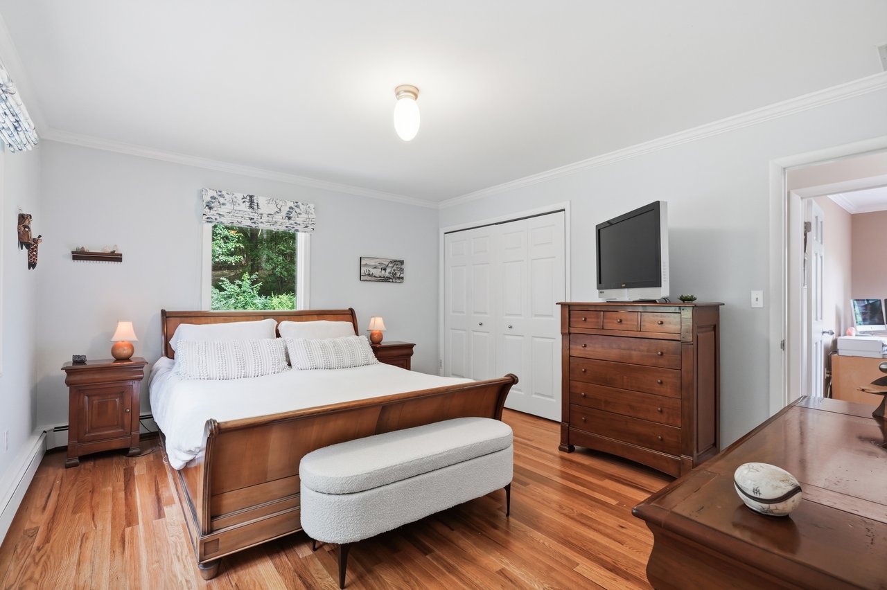 11 Upper Lakeshore Drive