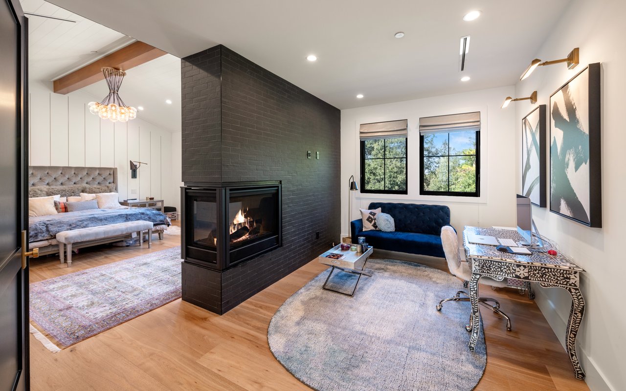 16101 Royal Mount