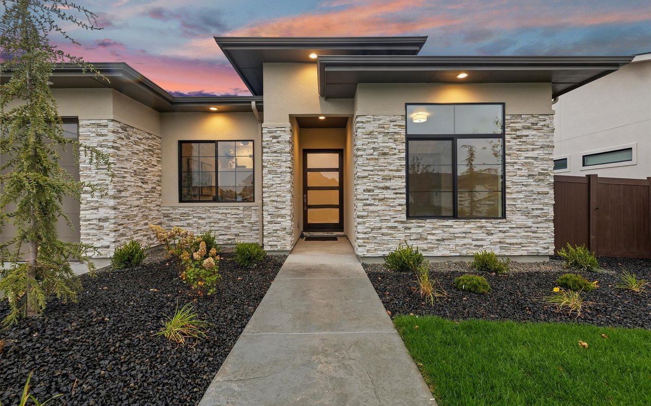 Modern Craftsman at the Base of the Star Foothills