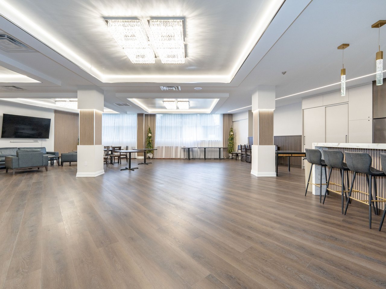 30 Harding Boulevard W, 404