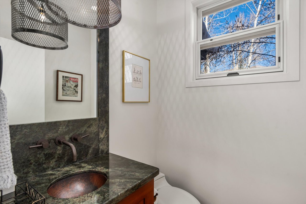Aspen Core Luxury: Walk to the Gondola from this Spacious Townhome