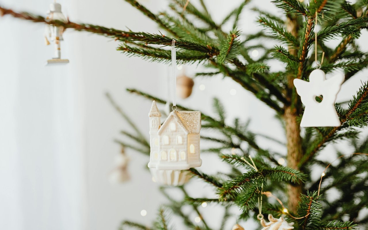 5 Easy But Helpful Tips To Manage Stress This Holiday Season