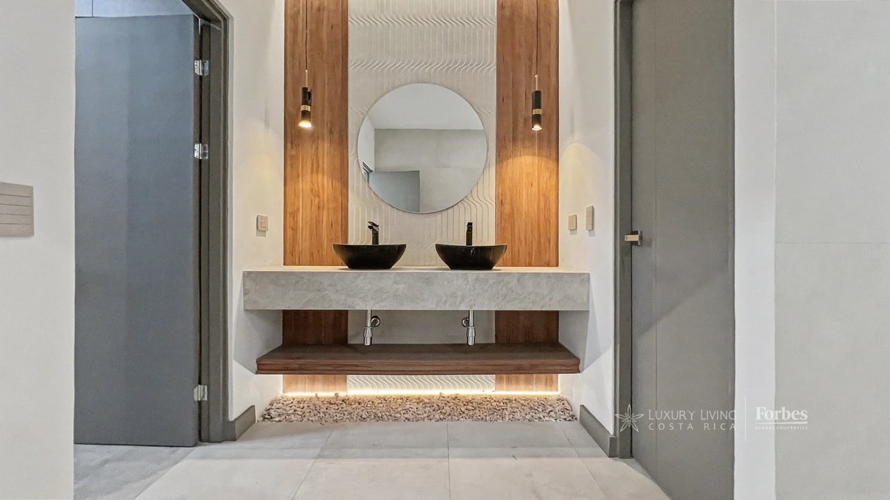 21468 - Remodeled 1-level house, 4 bedrooms, pool, terrace and garden