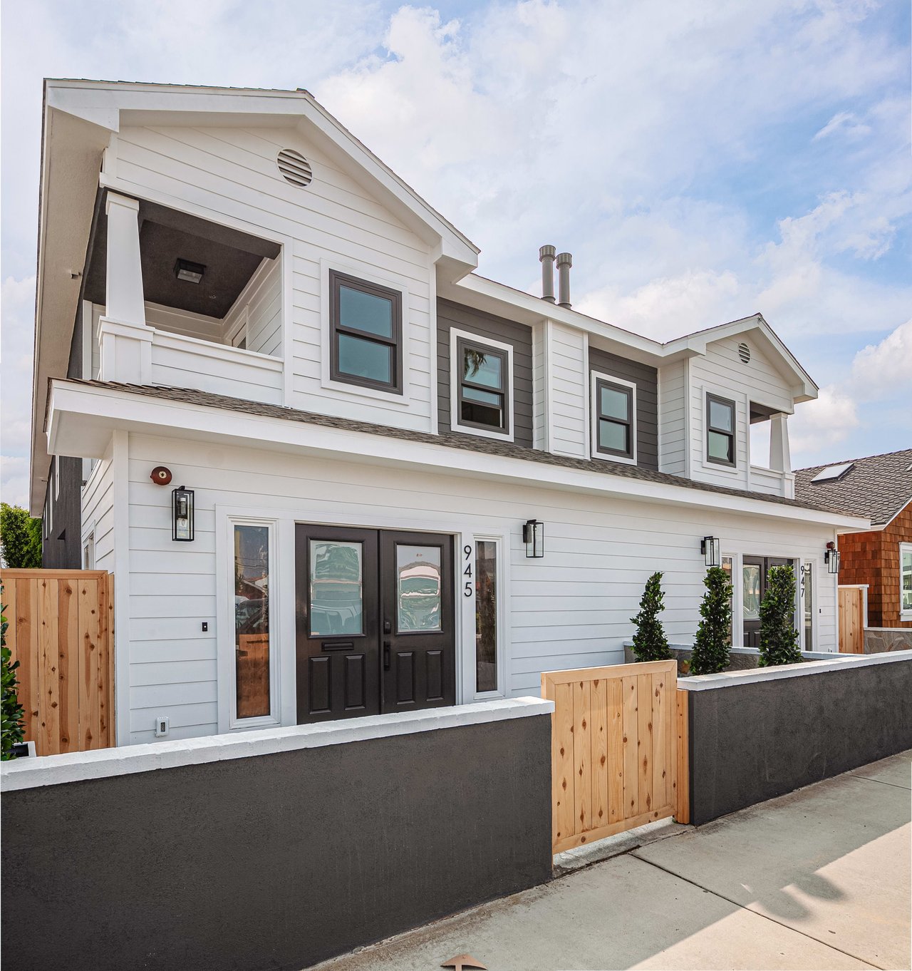 945 W Balboa Boulevard
