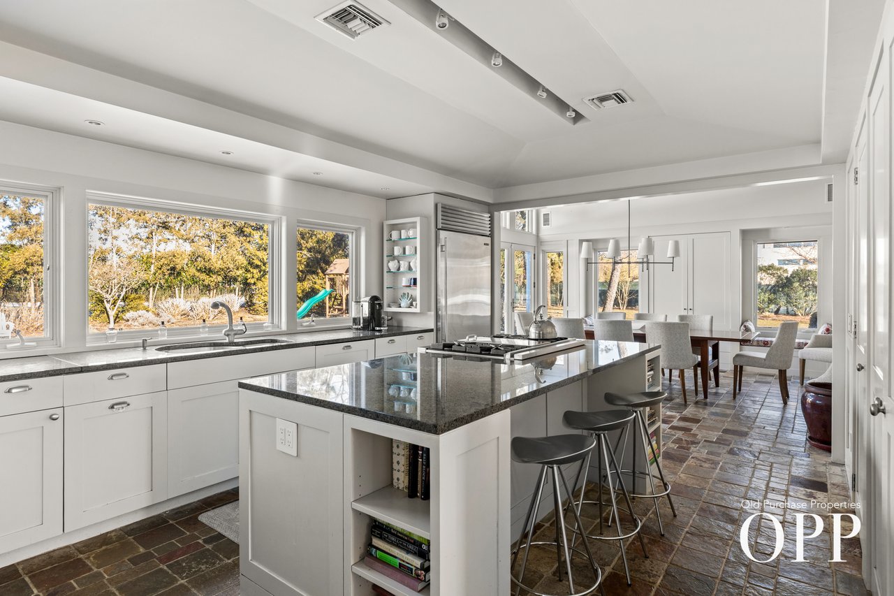 CHARMING SUMMER RETREAT WITH GARDENS & BAY BREEZES