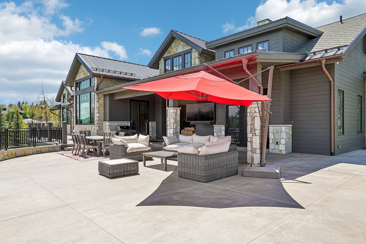 7242 Lupine Dr