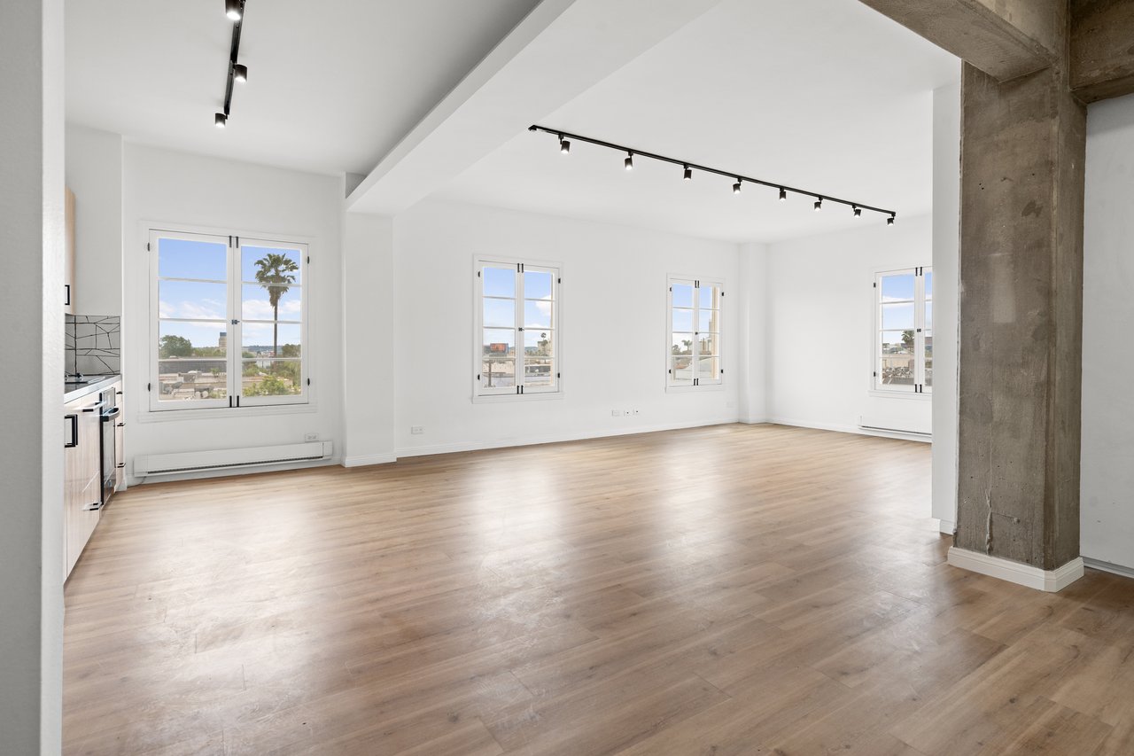 109 N Sycamore Ave #401