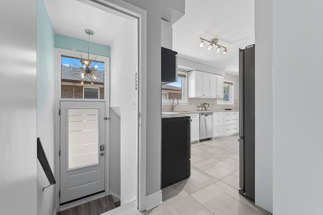 1624 Coram Cres