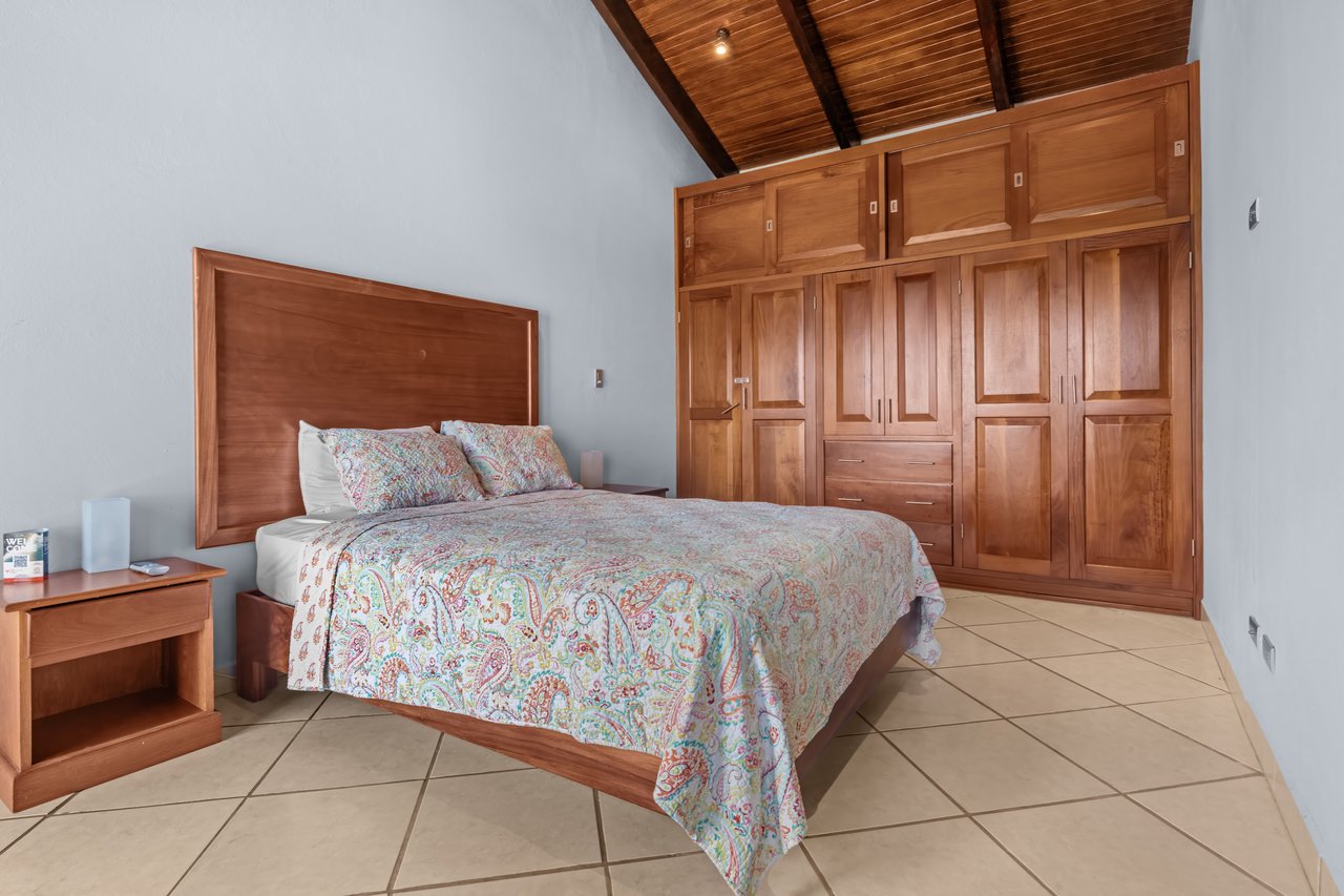 Casa Omega | Ocean View Apartment Complex in Altos de Flamingo