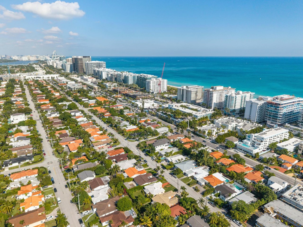 Surfside Single-Family vs Condo Living: How To Choose