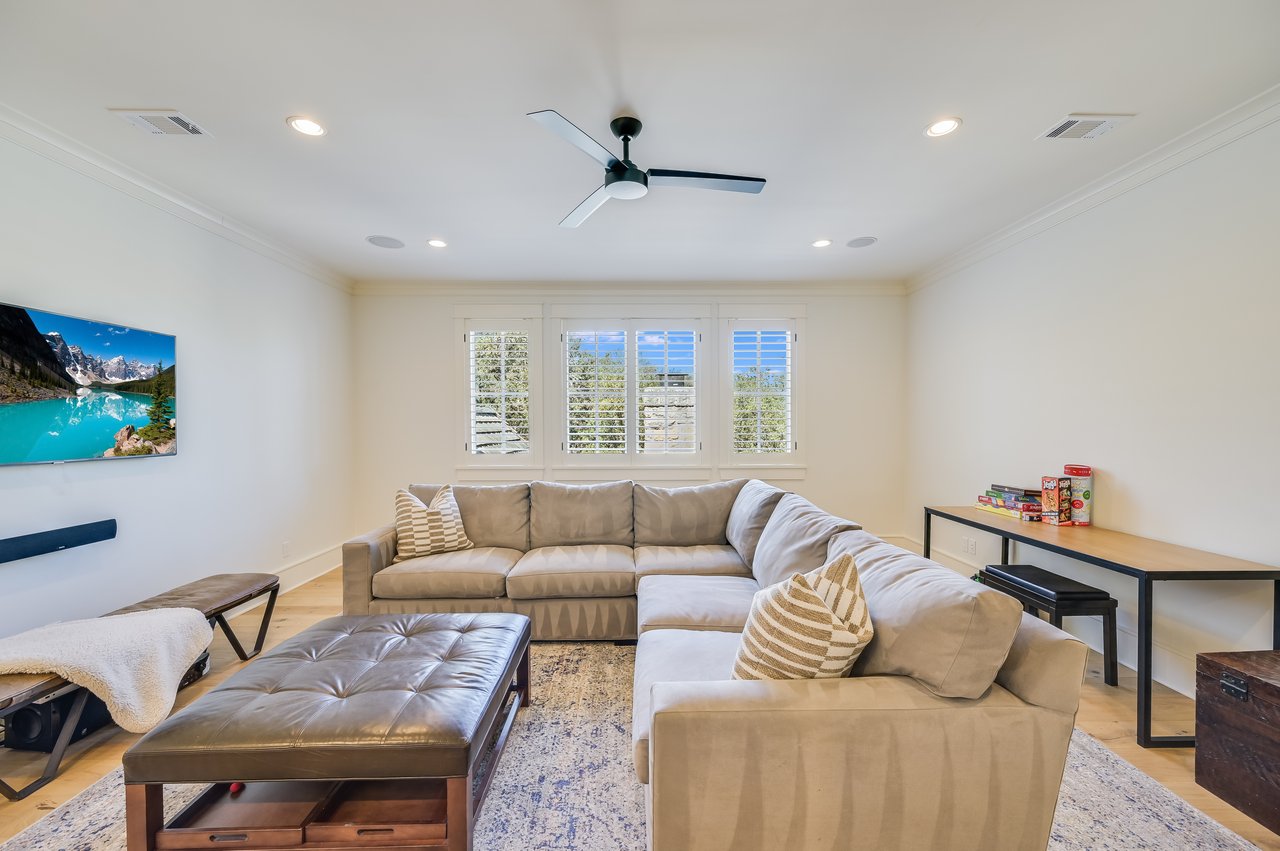 4907 Rollingwood Drive