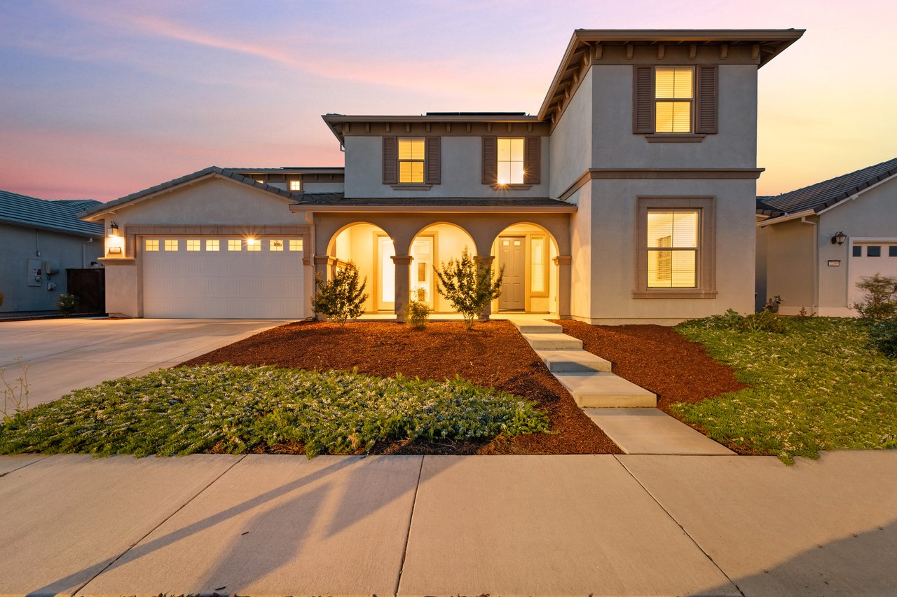 2205 Banks Drive