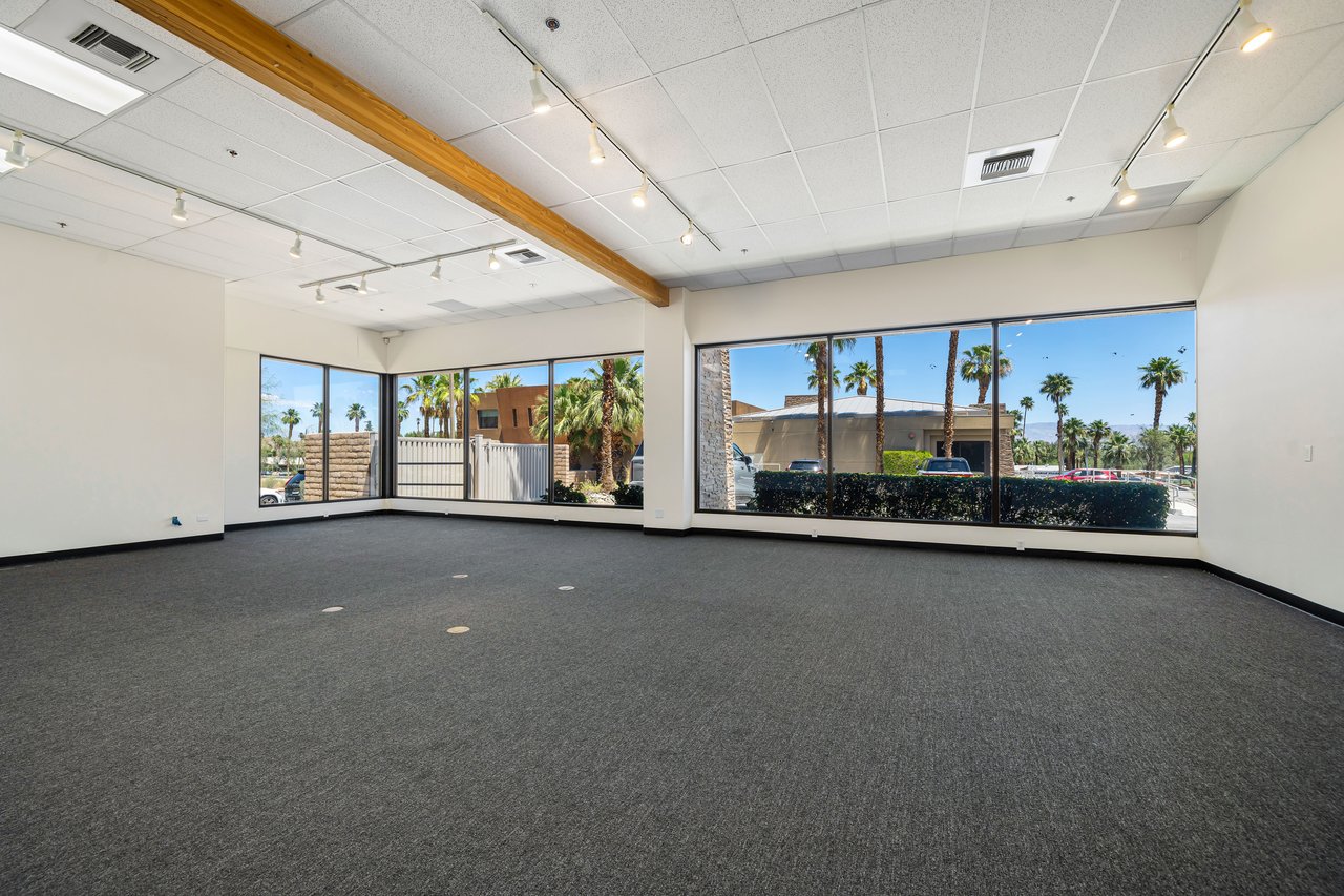 Desert Square - Suite D