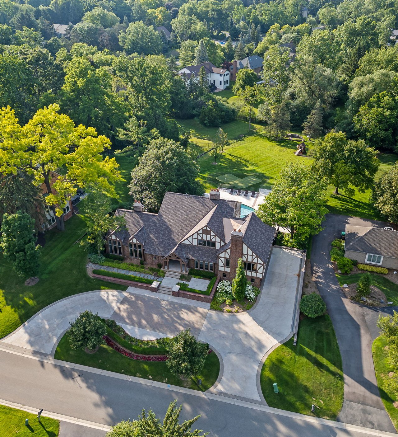 260 Woodwind Dr, Bloomfield Hills