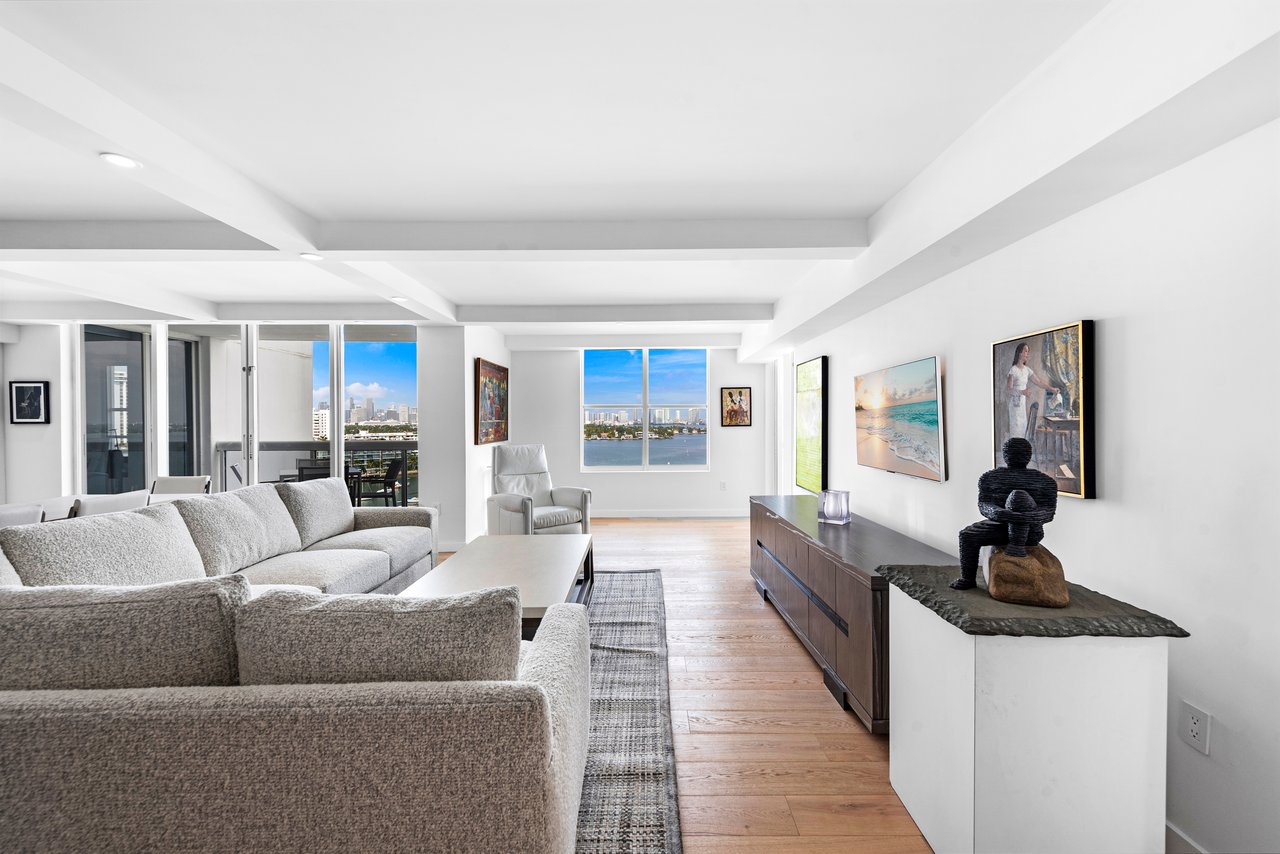1800 Sunset Harbour 1202/04