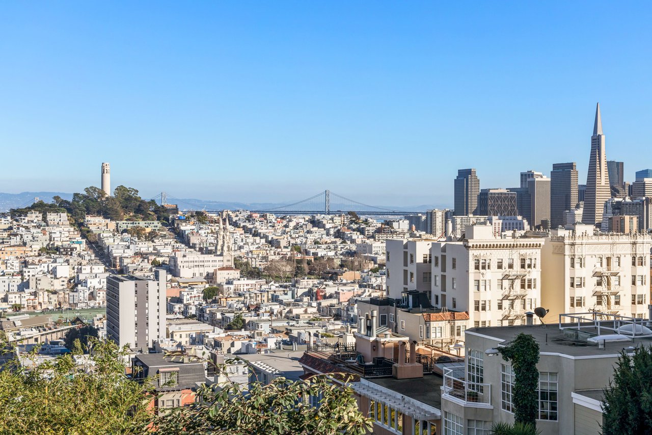 3,700sf+ Three Bedroom Condo With East Bay Views