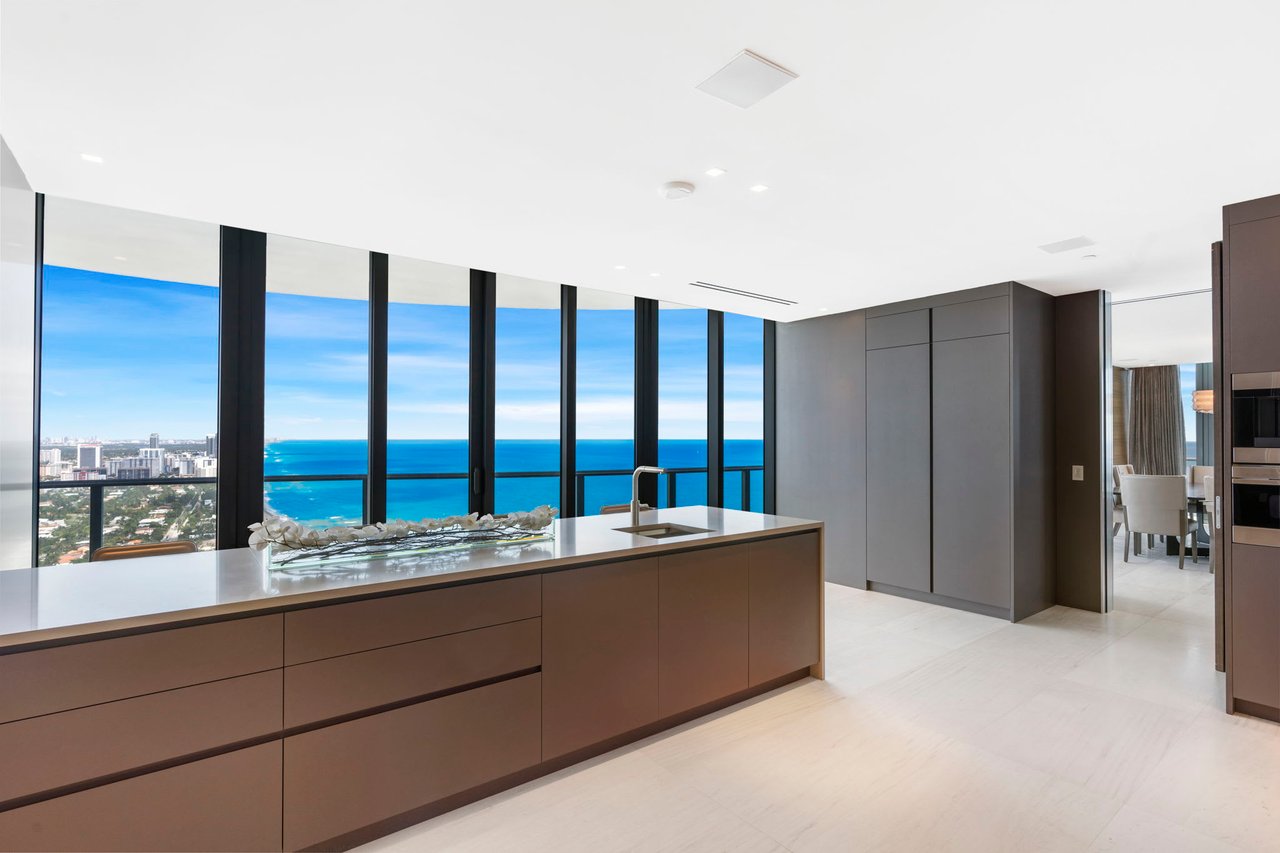 Regalia Sunny Isles PH 43