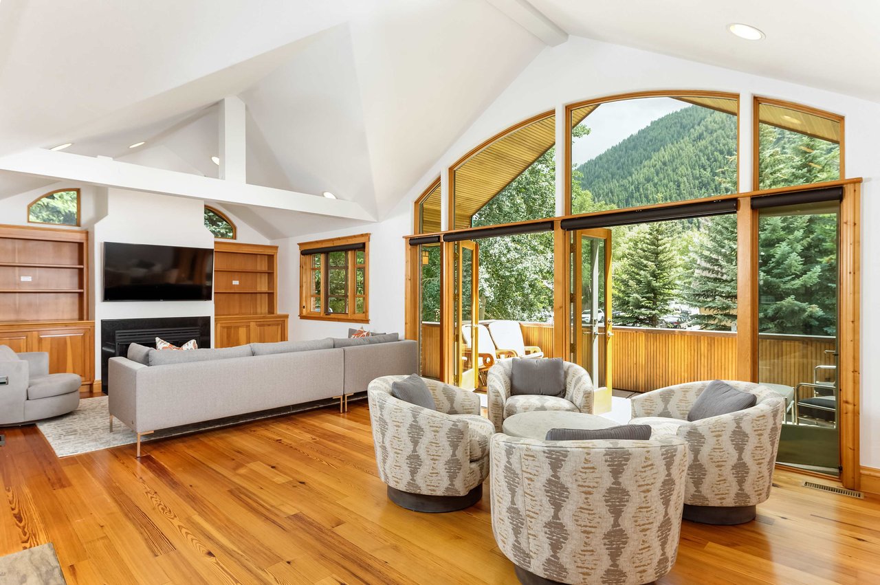 Beautiful Mountain Contemporary Townhome in Aspen Central Core