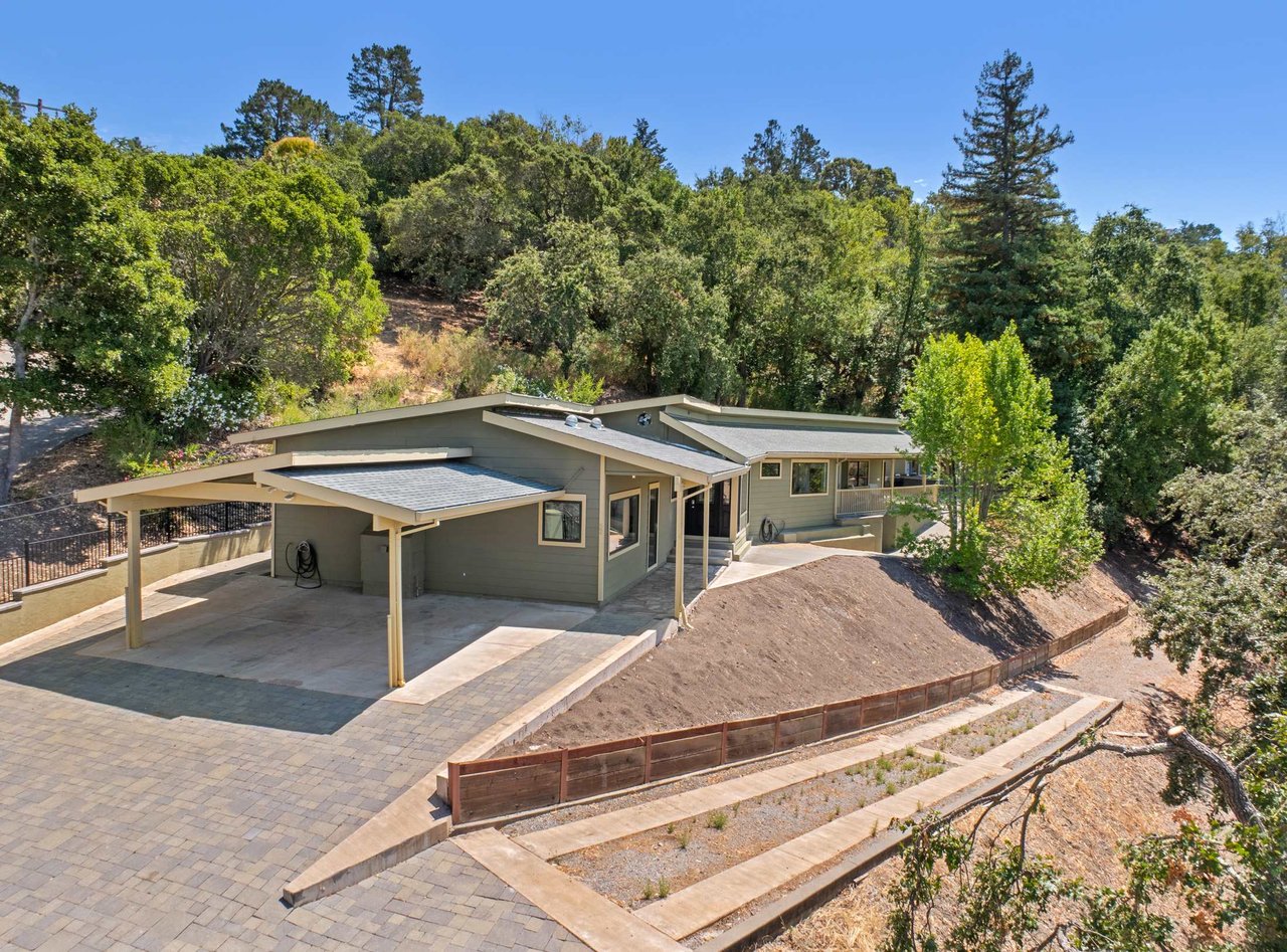 Gated Retreat in Los Ranchitos