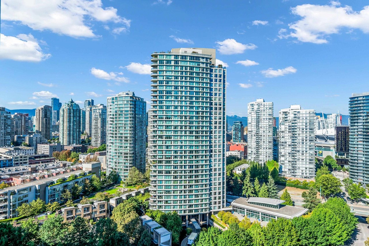 2207-1077 Marinaside Crescent, Vancouver