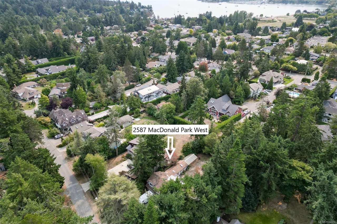 2587 MacDonald Dr